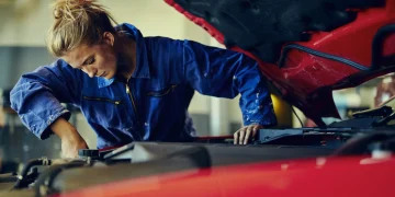 Reskilling Ukraine відкриває набір жінок на курс автомеханікинь — Техніка