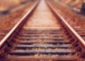 Що буде, якщо покласти голку на рейку? Кажуть, потяг зійде з рейок