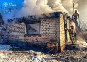 У Ромнах на пожежі в житловому будинку травмовано дитину |  Новини