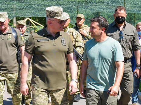 «Тут все-таки линия столкновения». Главком ВСУ заявил, что боевики стреляют, но неприцельно