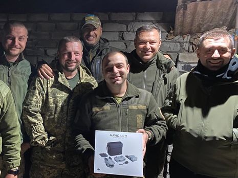 Половина фракции «Слуги народа» посетила прифронтовой Донбасс, нардеп Леонов попал под обстрел