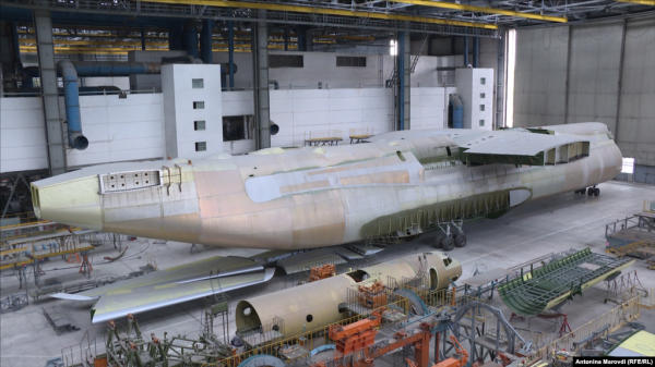 Нардеп Мотовиловец рассказал о полете второй "Мрії", в "Антонове" сообщили, что самолет недостроен