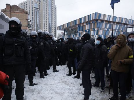 "Нацкорпус" блокировал "Патриотов" Кивы, НАБУ расследует закупки вакцин, самолет МАУ в Иране могли сбить намеренно. Главное за день "Нацкорпус" блокировал "Патриотов" Кивы, НАБУ расследует закупки вакцин, самолет МАУ в Иране могли сбить намеренно. Главное за день