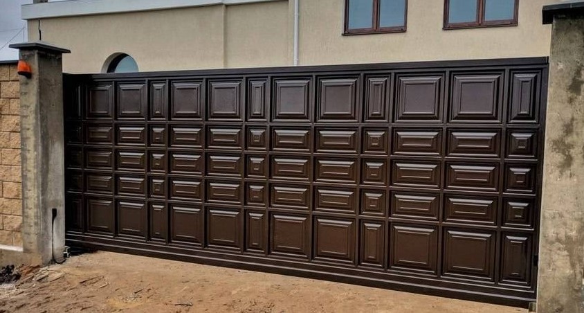 Удачное сочетание красоты и удобства — откатные ворота от производителя