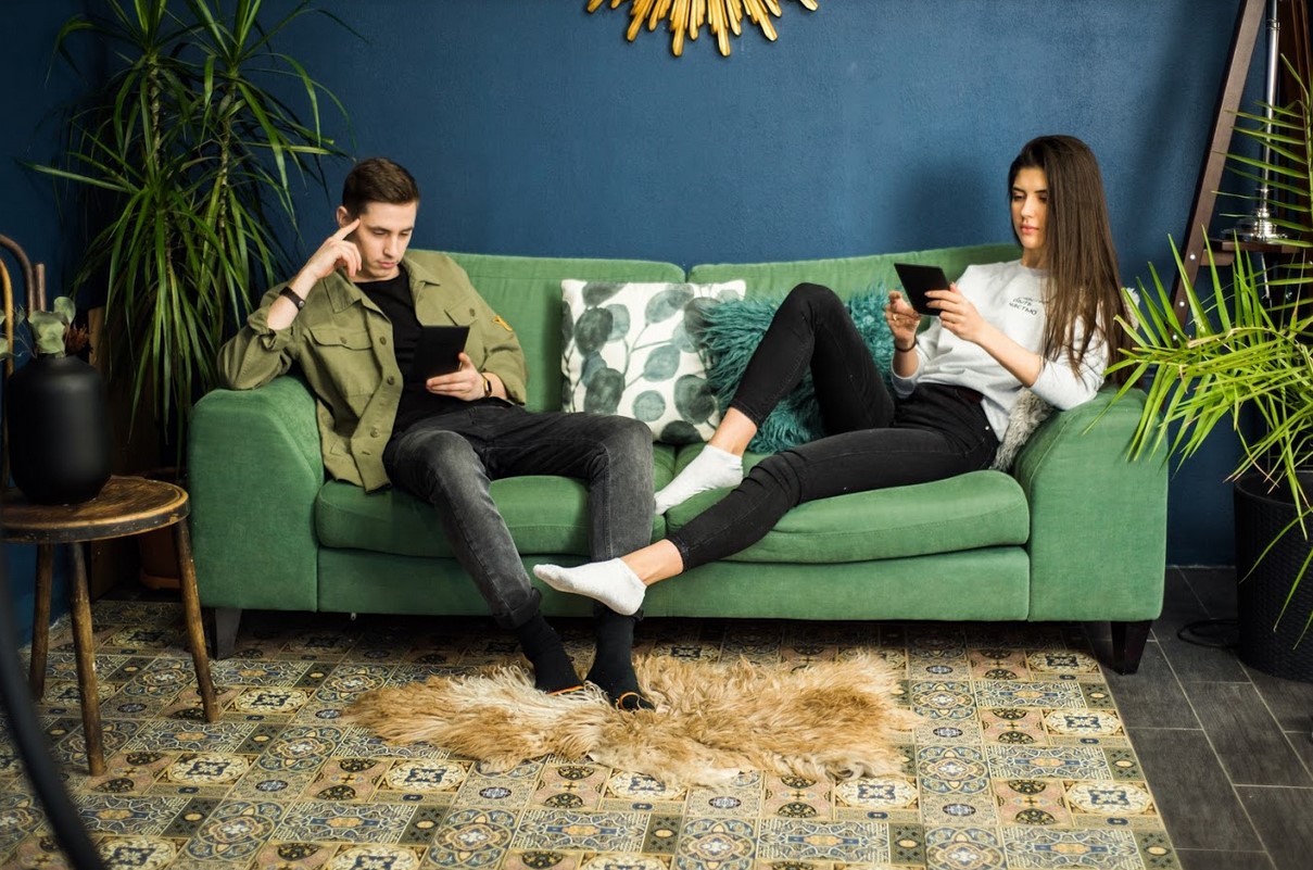 Электронная романтика, как литература перешла в режим онлайн.