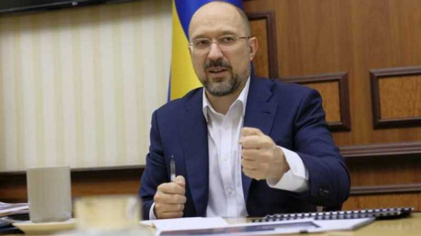 Шмыгаль поручил снизить цены на внутренние авиаперевозки