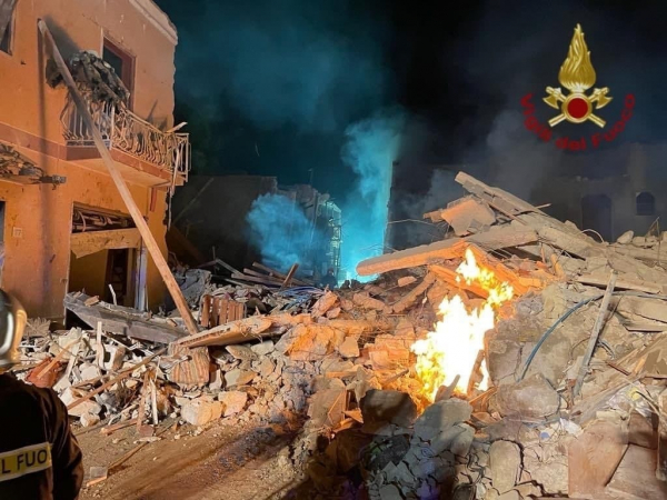 На Сицилии взрыв газа уничтожил несколько домов: под завалами оказались люди