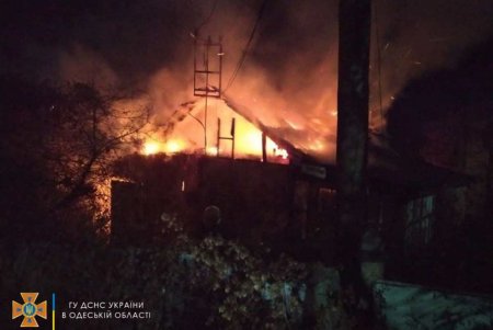 В Одесской области спасатели ликвидировали возгорание в летней кухне (фото) 