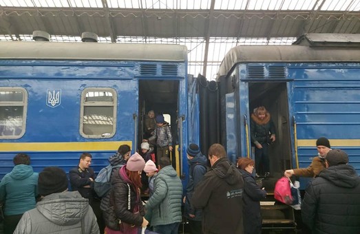 До Львова прямує чотири евакуаційні поїзди із Донеччини
