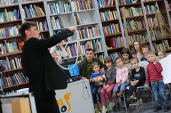 У Львові ілюзіоніст Олександр Дуб виступав для дітей-переселенців (ФОТО)