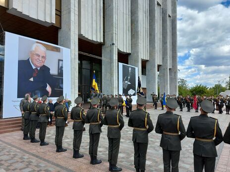 В Киеве проходит прощание с Кравчуком