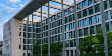 В МИД ФРГ массовую высылку российских дипломатов объяснили намерением сократить присутствие спецслужб РФ