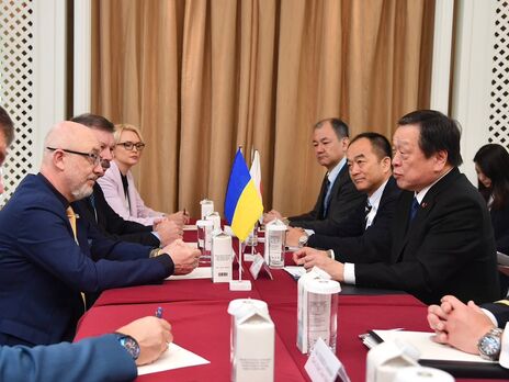 "Был замечательный разговор". Резников впервые встретился с министром обороны Японии