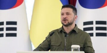 «Поможет спасать жизни людей». Зеленский сообщил о договоренностях с Южной Кореей о технике для разминирования