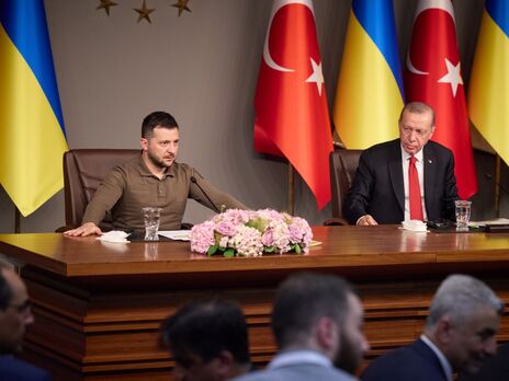 "Из-за РФ мир на пороге продовольственного кризиса". Зеленский и Эрдоган скоординировали усилия по разблокированию "зернового коридора"