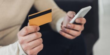 Как осуществить обмен рублей с карты Мир на гривны Visa и MasterCard