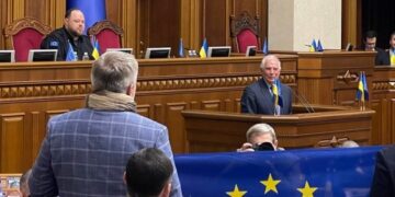 Поддержка Украины: речь Борреля о Революции достоинства в Верховной Раде