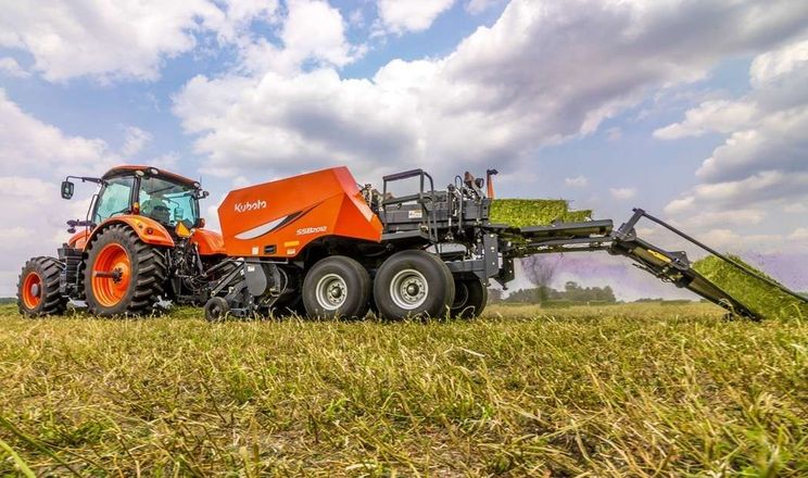 Kubota презентувала преспідбирач що робить два тюки за раз