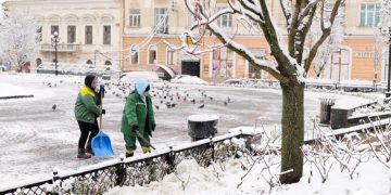 Катастрофічно не вистачає працівників. Мер Чернівців Клічук пояснив, чому багато проблем з прибиранням міста від снігу та льоду | Новини Чернівців