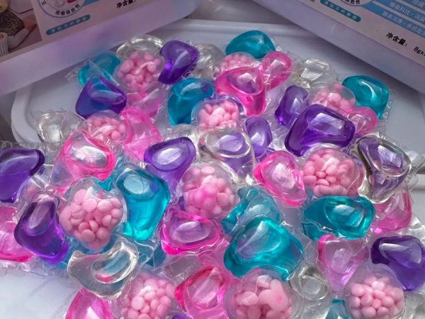 Капсули для прання – великий обман, на який попалися домогосподарки. Мало хто звернув увагу, але капсули для прання здійснили революцію.