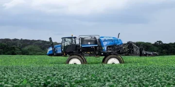 New Holland запускає нову лінійку самохідних обприскувачів Defensor — Техніка