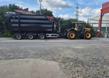 Metsjö представила низькопрофільний причіп для перевезення високих контейнерів — Техніка