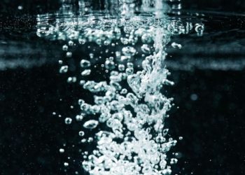 Чиста енергія. Вчені знайшли спосіб викинути дорогу платину з процесу розщеплення води. І це працює