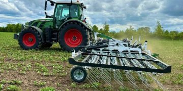 DicksonKerner презентував штригельну борону з регульованим міжряддям — Техніка