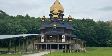 «Це зцілення душі»: на Прикарпатті для родин військових організували паломницьку поїздку