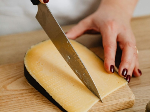 Секрети довговічності: як зберегти ножі гострими, а дошки — бездоганними. Як зберегти гостроту ножів та чистоту дощок.