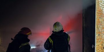 Вночі в Охтирці вогнеборці ліквідували загоряння на складі (відео) |  Новини