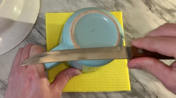 Як швидко нагострити ніж удома, якщо під рукою немає точила. Дідівський метод працює й досі.