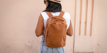 Вплив кольору жіночого рюкзака на ваш настрій та імідж: психологічні аспекти вибору