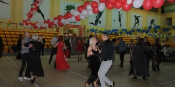 Карнавальний бал ,,Допомагаємо Україні” | Українці у світі