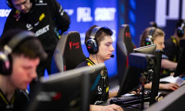 Легка прогулянка. NAVI зустрілися з Astralis у першому матчі PGL