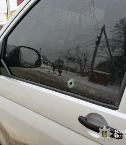 Поліція показала фото розшукуваного за стрілянину по бусі ТЦК біля Львова