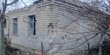 Російський удар по Дніпровському району Херсона забрав життя мирного мешканця