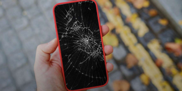 Признаки что Айфон повредился после падения