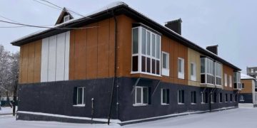 У Бородянці триває відновлення пошкодженого житлового будинку: виконують оздоблювальні та сантехнічні роботи | Київ та Київщіна за сьогодні