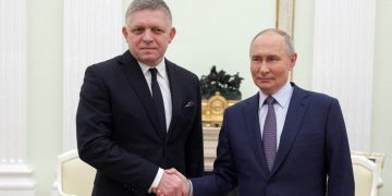 У Словаччині опозиція вимагає відставки проросійського премʼєр-міністра Роберта Фіцо та дочасних виборів