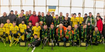 В Івано-Франківську амфутбольна команда «Бартка» зустрілась з «Прикарпаттям» у благодійному матчі