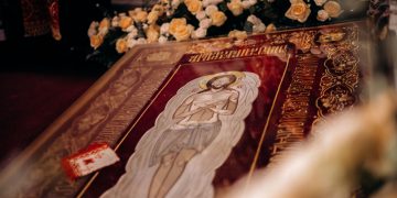 В Івано-Франківську в Архікатедральному і Митрополичому соборі Воскресіння Христового виставили Плащаницю (ФОТО)