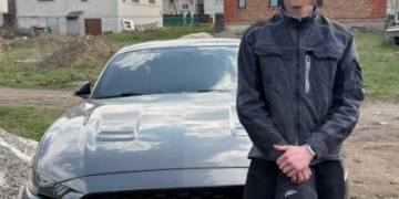 Врізався у службовий автомобіль і втік з місця пригоди: в Івано-Франківську на водія склали п’ять адмінматеріалів