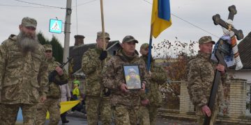 Здолбунівська громада провела в останній шлях воїна-земляка Олександра Бабака