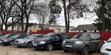 Жителі Рівненщини купували в Європі авто начебто для ЗСУ, а далі їх продавали